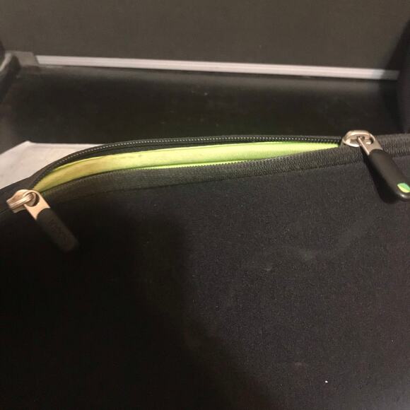 INCASE Neoprene Laptop Case Zippered Sleeve Black X - Picture 7 of 11